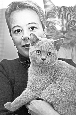 Елена Саркисова с лиловым британским котом Евгением Онегиным. Фото Бориса Каулина