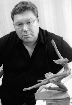Виктор Митрошин и его статуэтка «Лебедь»